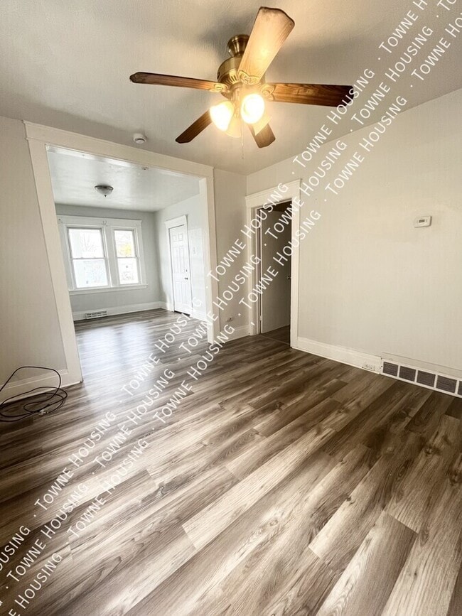 Building Photo - 2099 Niagara St