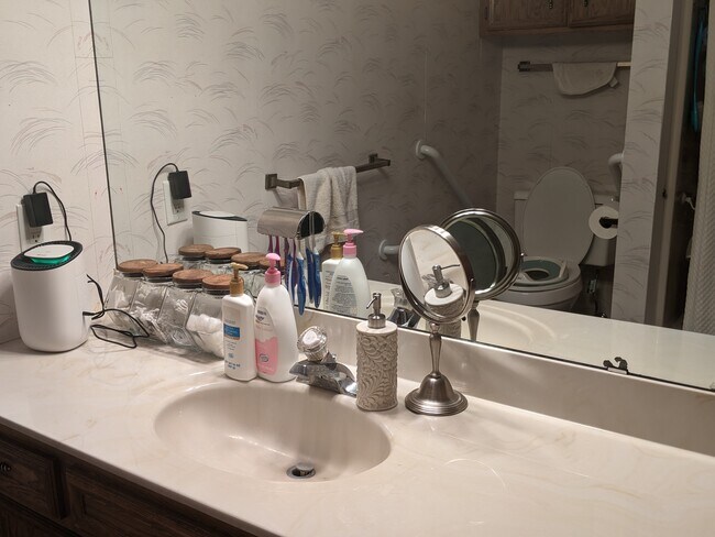 Upper Full Bathroom - 8615 135th St W