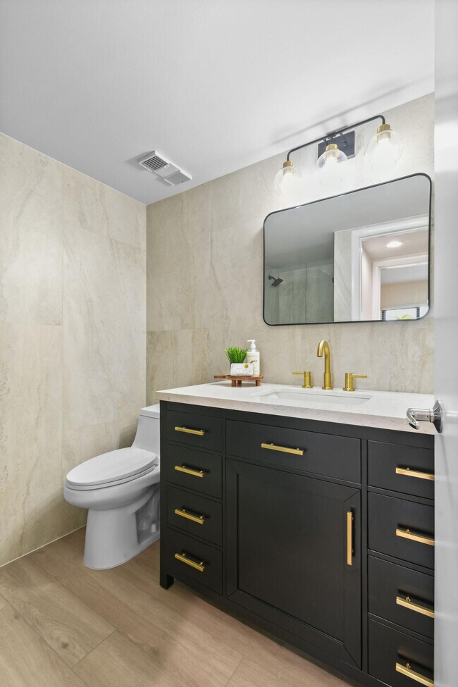 Building Photo - 2233 NW 22nd Ave