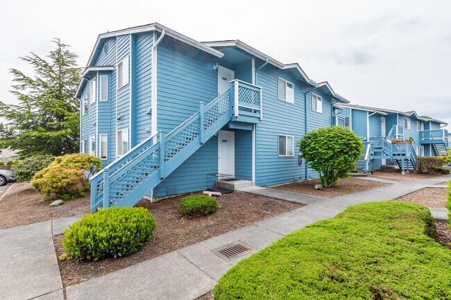 Building Photo - Recently Updated 2-Bedroom 2nd Floor Condo