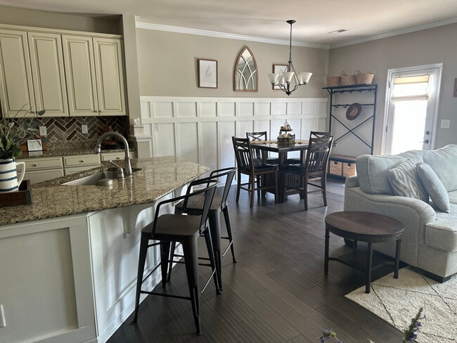 Building Photo - 6834 Colonial Garden Dr
