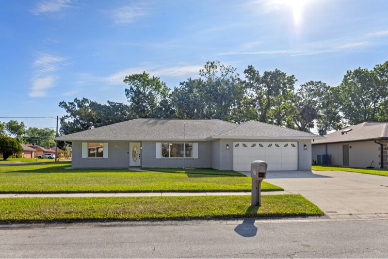 Building Photo - 807 Scrub Oak St