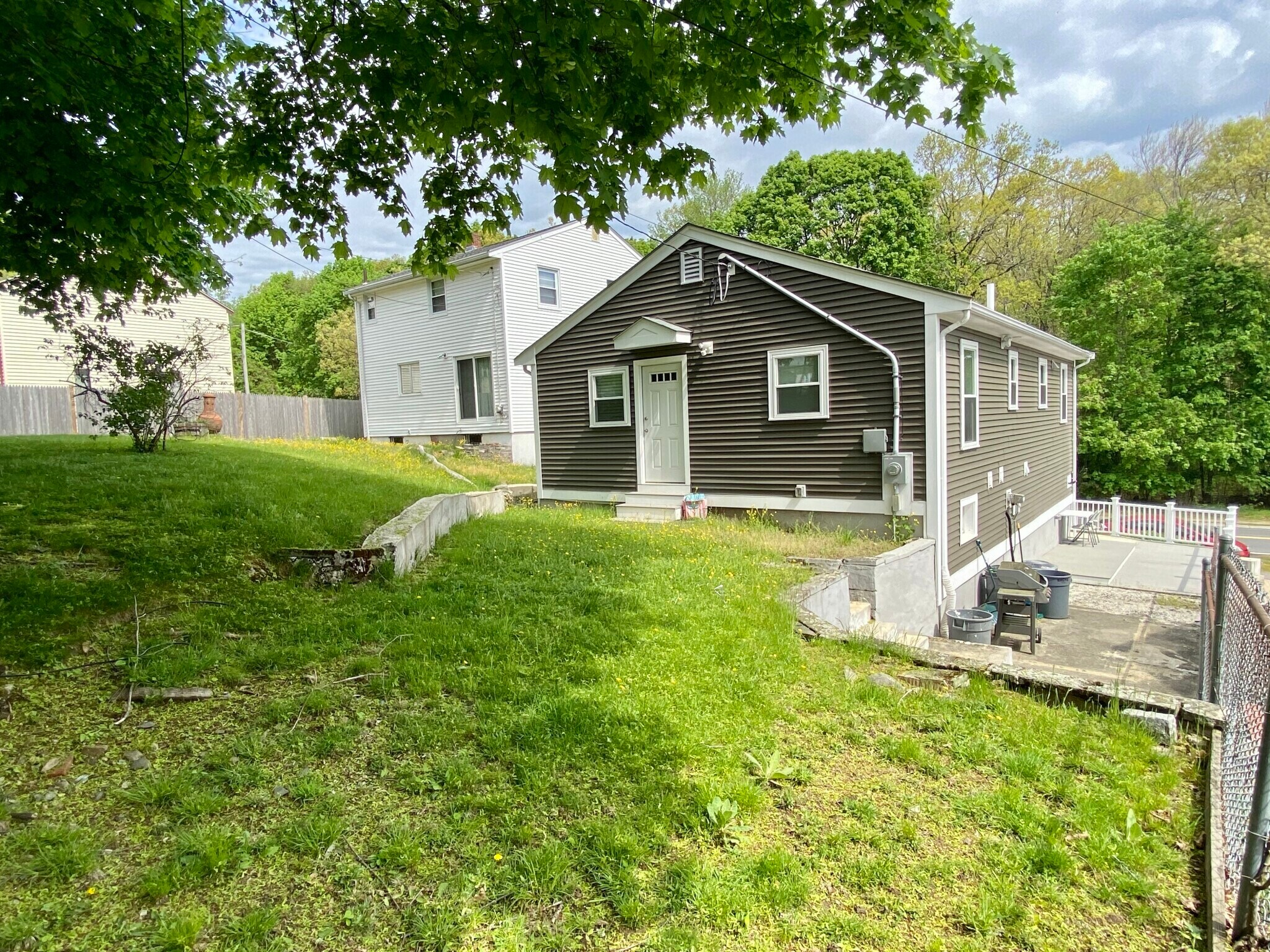Building Photo - 52 S Border Rd