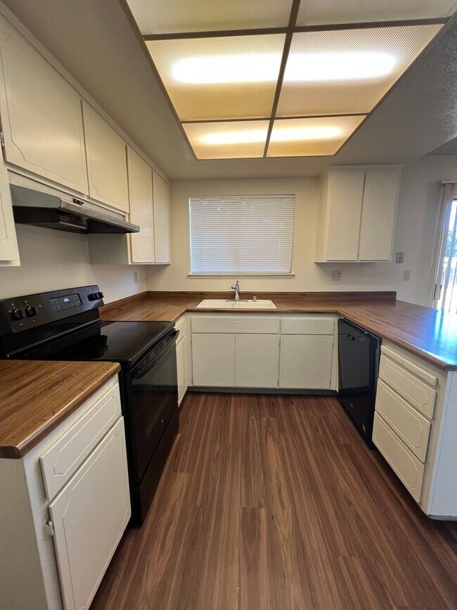 Building Photo - 7735 Las Lilas Ct