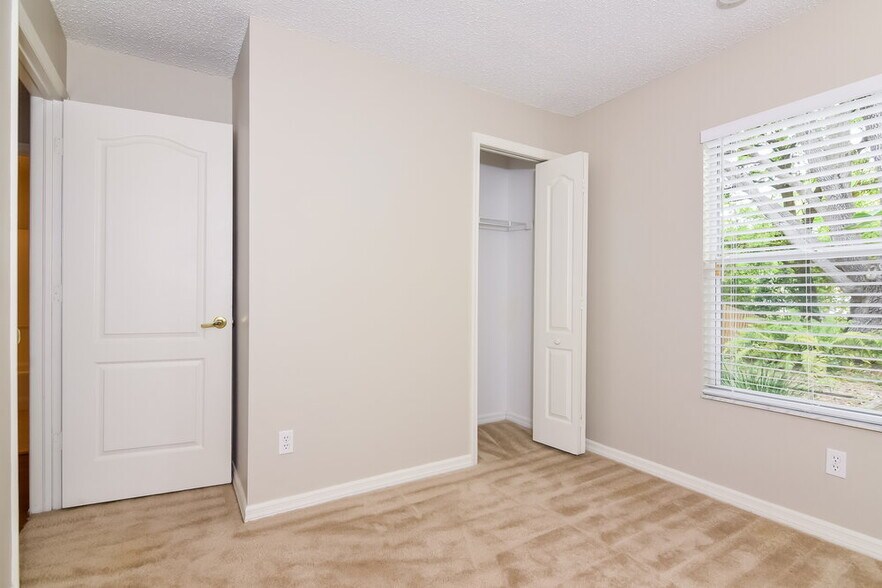 Building Photo - 4328 Venice Dr