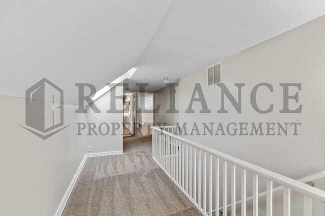 Building Photo - 1007 N Yale Ave