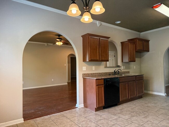 Building Photo - 15229 Skyline Dr