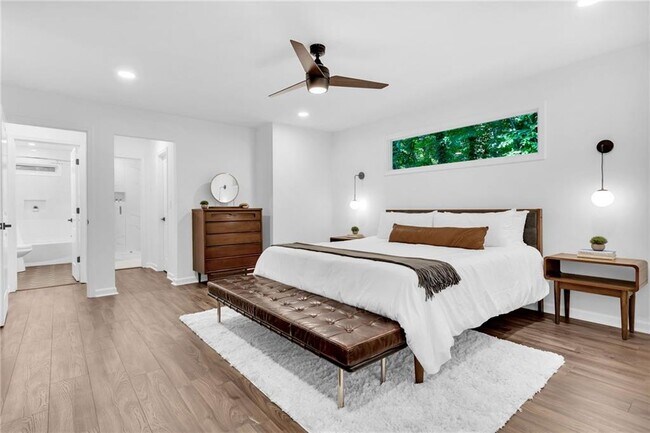 Building Photo - 3882 The Ascent NE