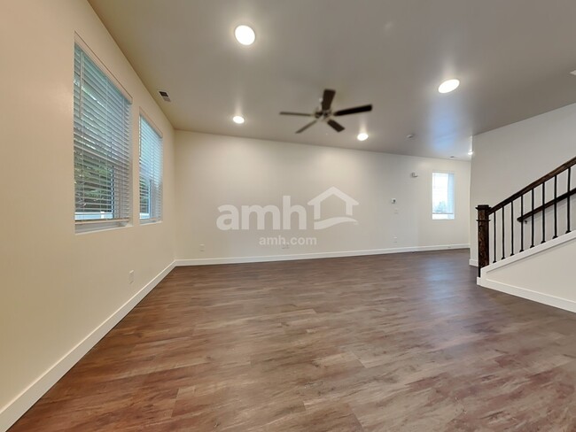 Building Photo - 8011 Katriel Ct SW