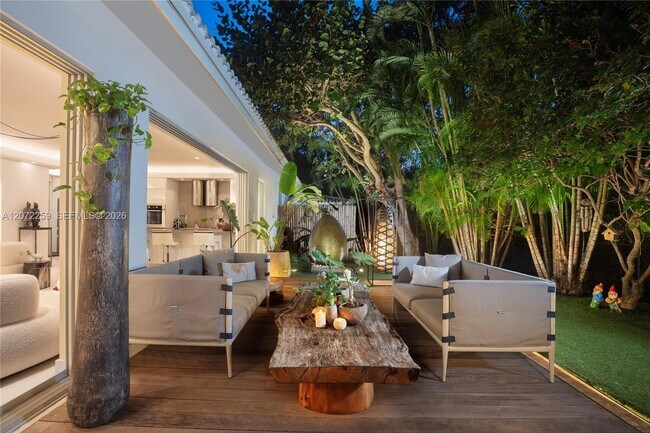 Building Photo - 2840 Flamingo Dr