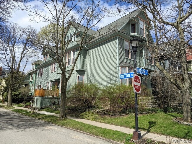 Building Photo - 344 Hudson St