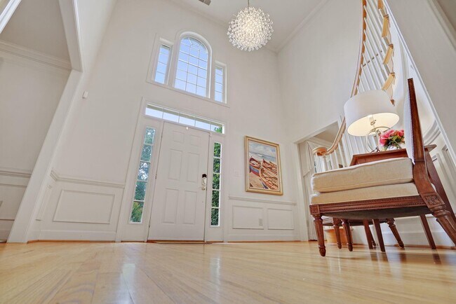 Building Photo - 11101 Willowbrook Dr