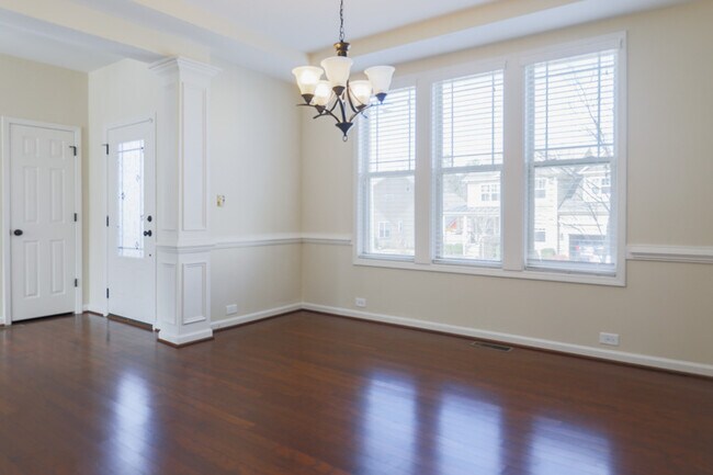 Building Photo - 1503 Hemlock Hill Dr
