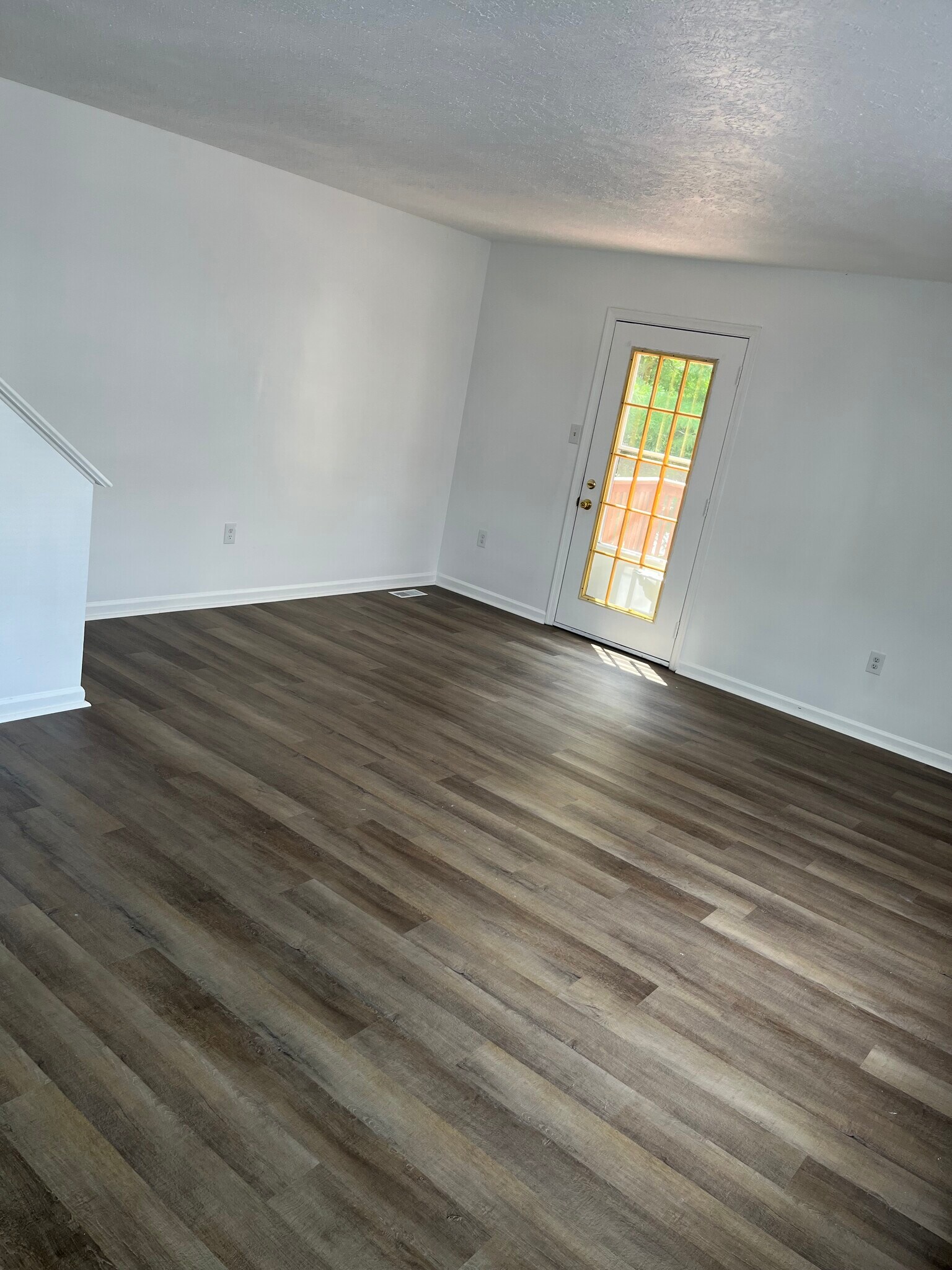 Building Photo - 102 Gateway Dr