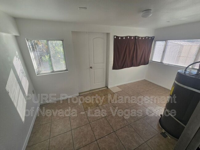 Building Photo - 4270 Rollingstone Dr