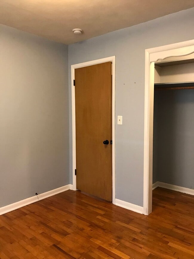 Building Photo - Charming Springfield home off South Campbell