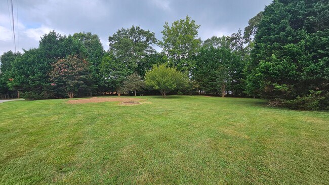 Building Photo - Three Bedroom Farmhouse with LARGE Bonus Room