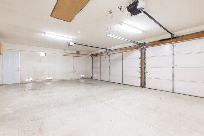 Building Photo - West Lancaster4 bedroom + bonus room