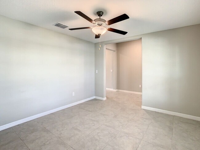 Building Photo - Beautiful 4 bedroom 2.5 bathroom Single Family House! Like new!