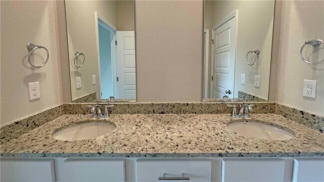 Building Photo - 10475 E Peat Moss Ave