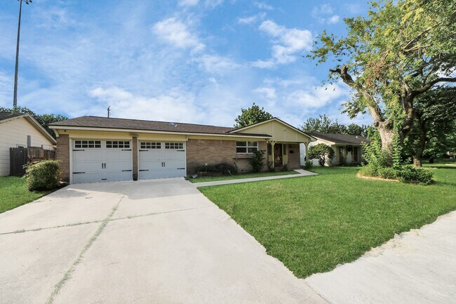 Building Photo - 7623 Barberton Dr