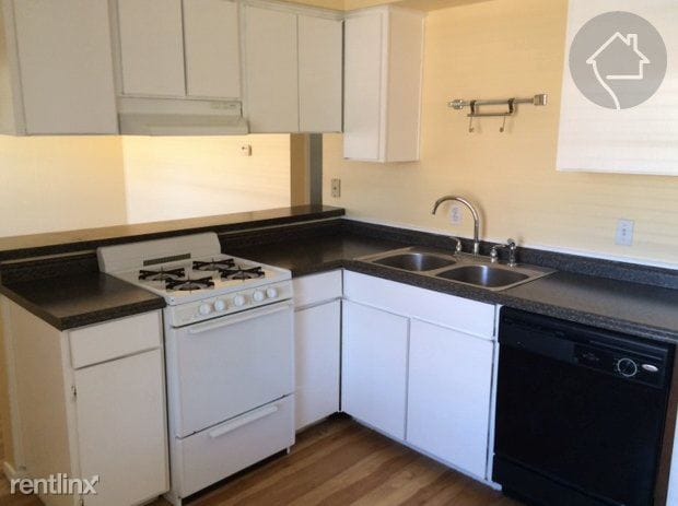 Building Photo - 302 W 38th St