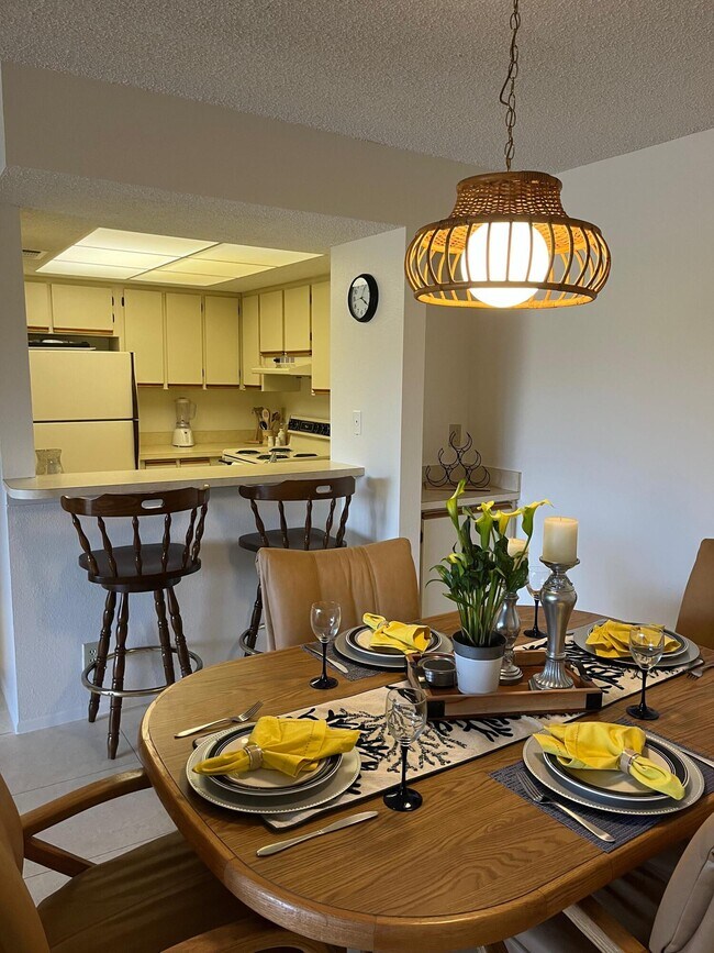 Building Photo - 1533 SE Royal Green Cir