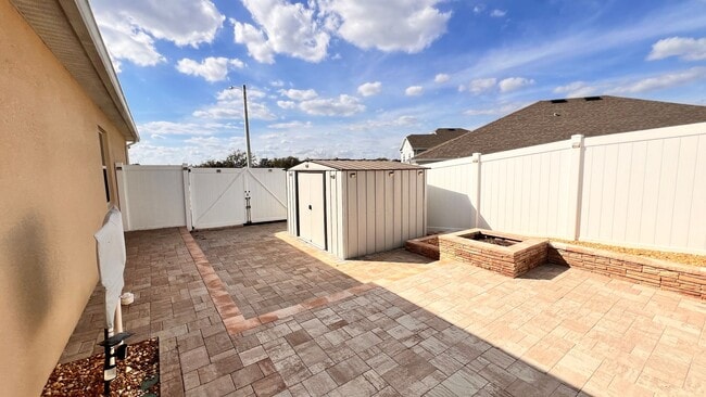 Building Photo - Immaculate 4 BR / 3 BA - With an OFFICE!