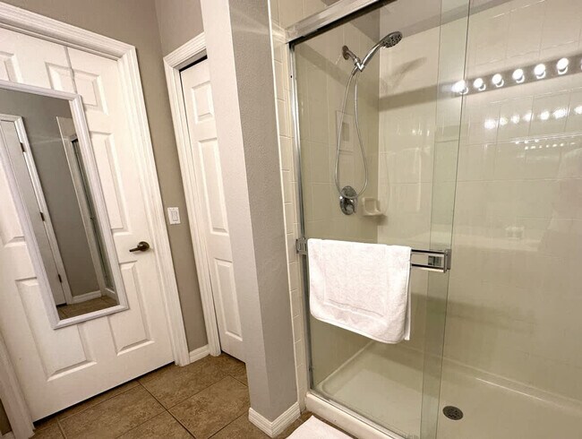 Building Photo - 2769 Oakwater Dr