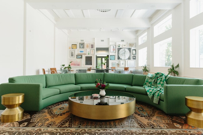 Building Photo - 1019 N Wolcott Ave