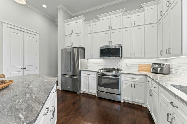 Building Photo - 1105 Fowler St