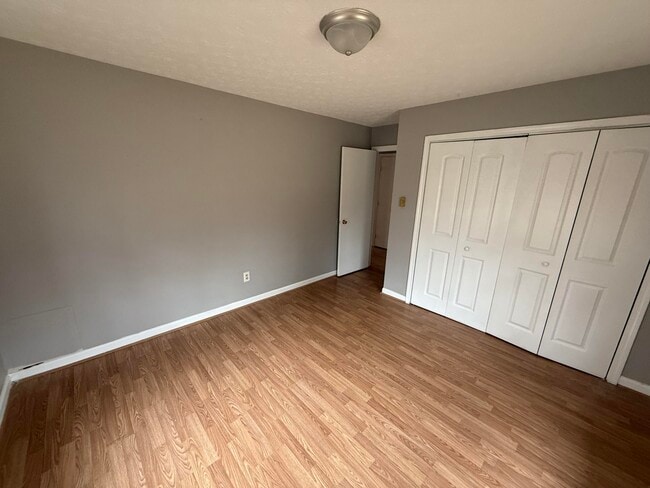 Building Photo - 327 Garden Park Dr