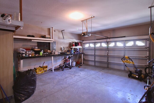 Building Photo - SPACIOUS 4-BED, 3-BATH HOME WITH PRIVATE BACKYARD PARADISE IN RIVERVIEW, FL
