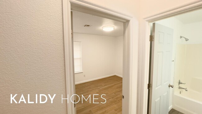 Building Photo - 9317 Apple Dr