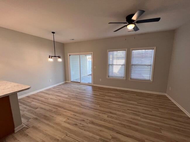 Building Photo - Pet Friendly Beautifully Updated 2BD/2.5BA Townhome