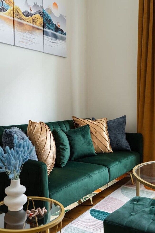 Building Photo - 2724 W Division St