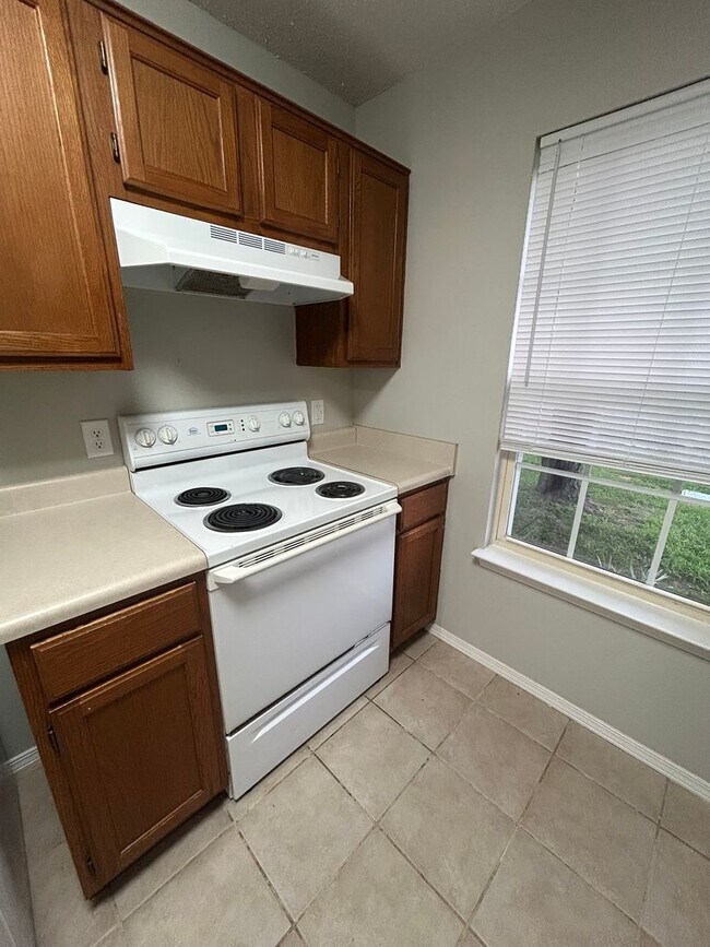 Building Photo - 3404 SW Landau Ct