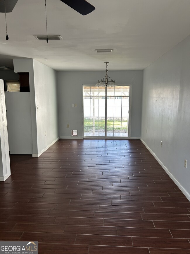 Building Photo - 542 Chateau Cir