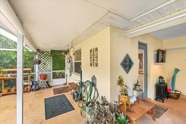 Building Photo - 109 39th Dr