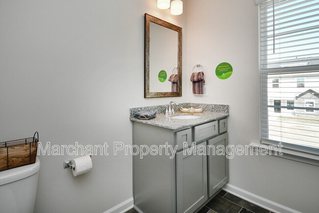 Building Photo - 27 English Ct