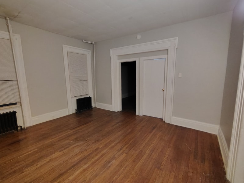 Building Photo - 137 E 2nd St