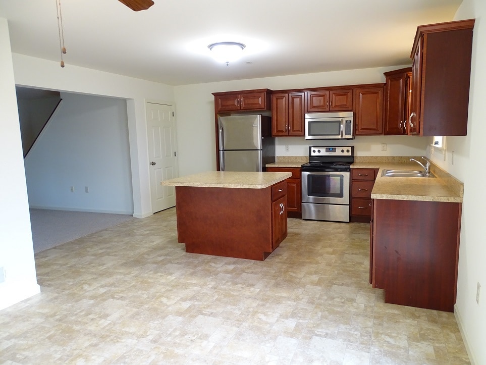 Building Photo - 322 Meadow View Dr