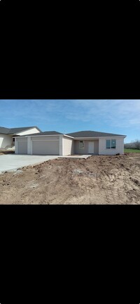 Building Photo - 702 Long Path Ct
