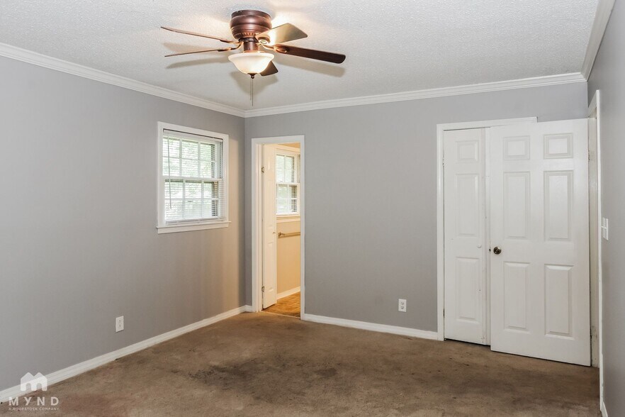 Building Photo - 11313 Mountain Crest Dr SE