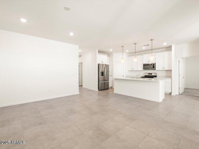 Building Photo - 41740 W Sonoran Trail