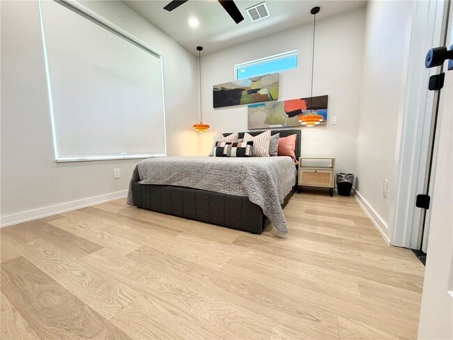 Building Photo - 611 SW 2nd St