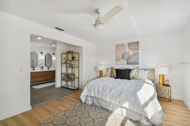 Building Photo - 1949 Dolphin Blvd S