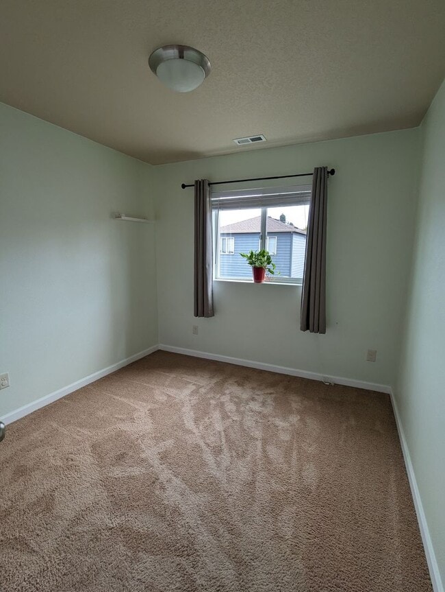Building Photo - 20954 SW Edgemont St