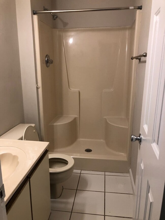 Building Photo - 3 Bedroom Townhome in Ocean Lakes