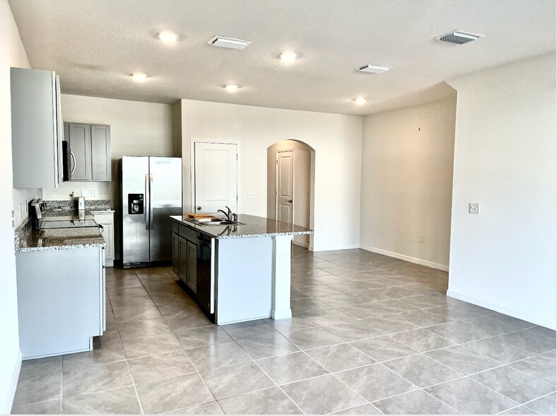 Building Photo - 13738 NW 9th Rd